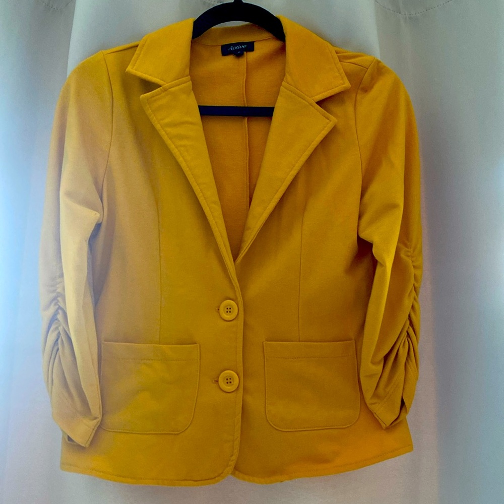 Short buttoned and pockets blazer - mustard color, 3/4 sleeves